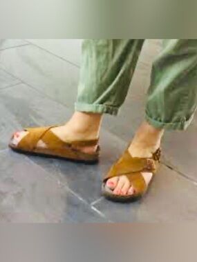 Softmoc Brown Leather Crossover Sandal